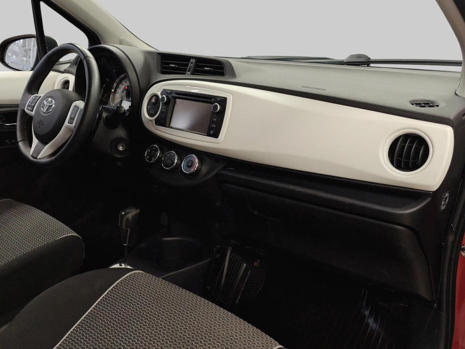 TOYOTA Yaris 2013