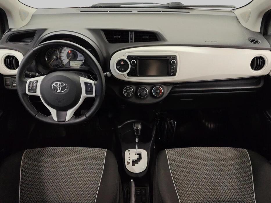 TOYOTA Yaris 2013