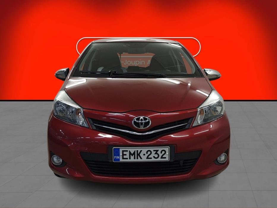 TOYOTA Yaris 2013