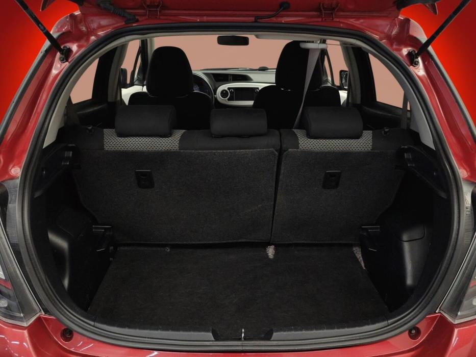 TOYOTA Yaris 2013