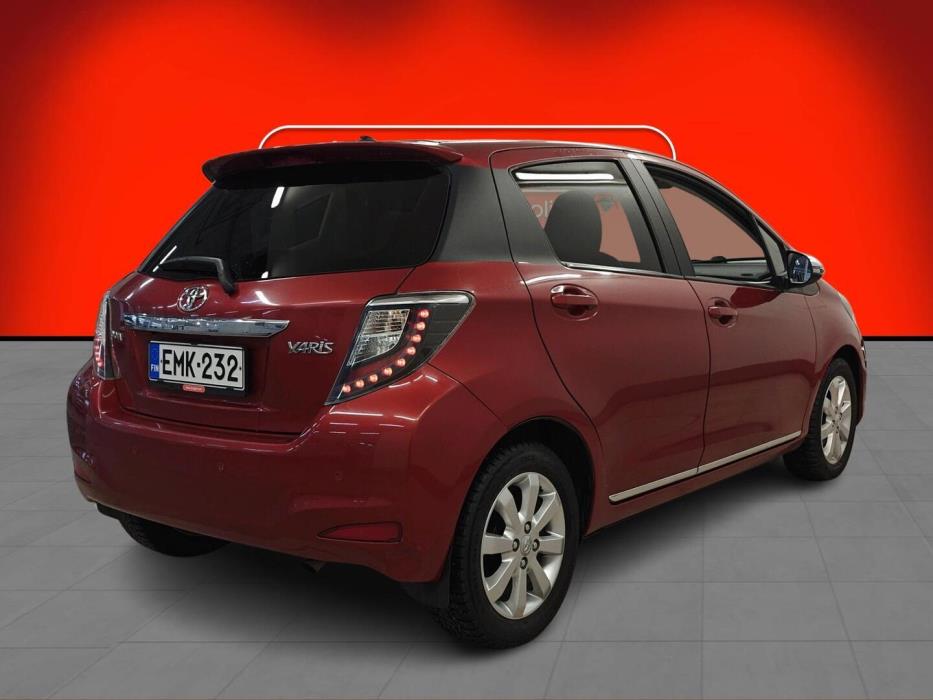 TOYOTA Yaris 2013
