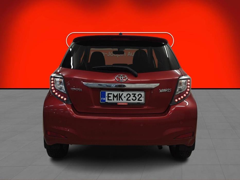 TOYOTA Yaris 2013