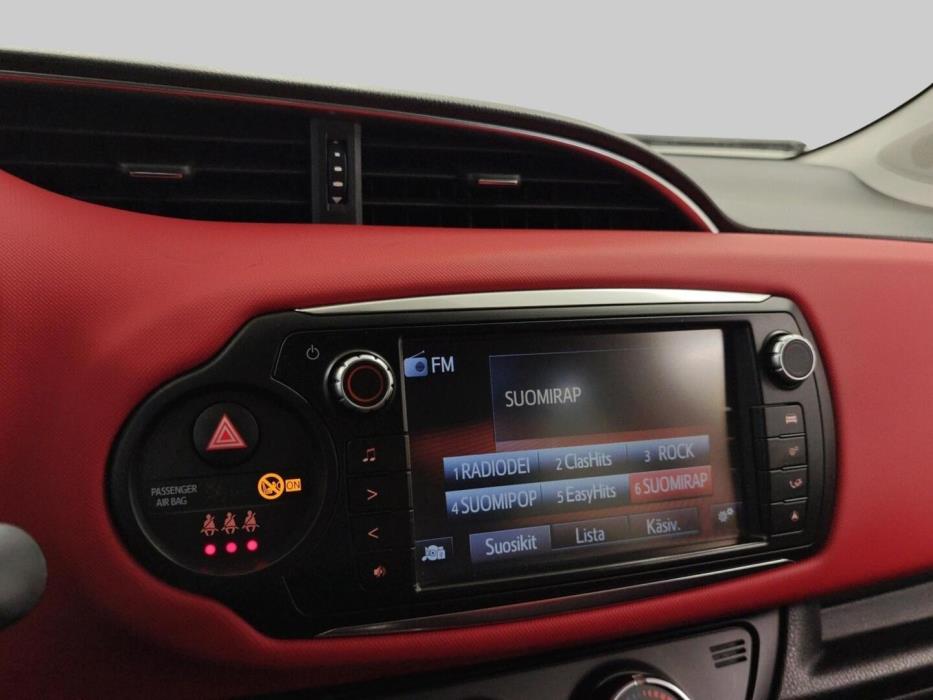 TOYOTA Yaris 2015