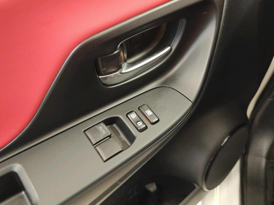 TOYOTA Yaris 2015