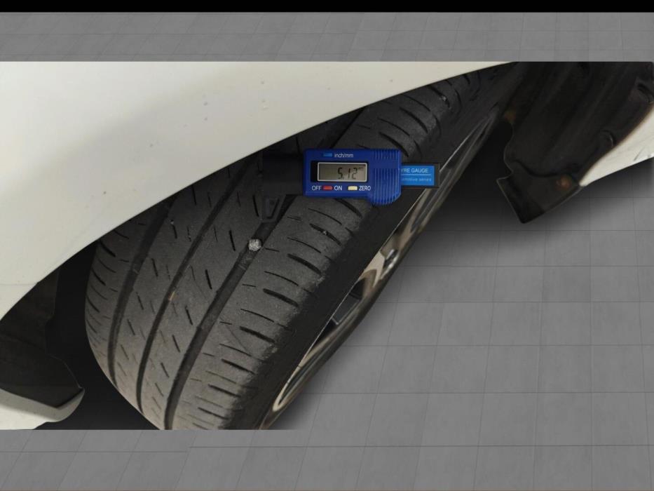 TOYOTA Yaris 2015