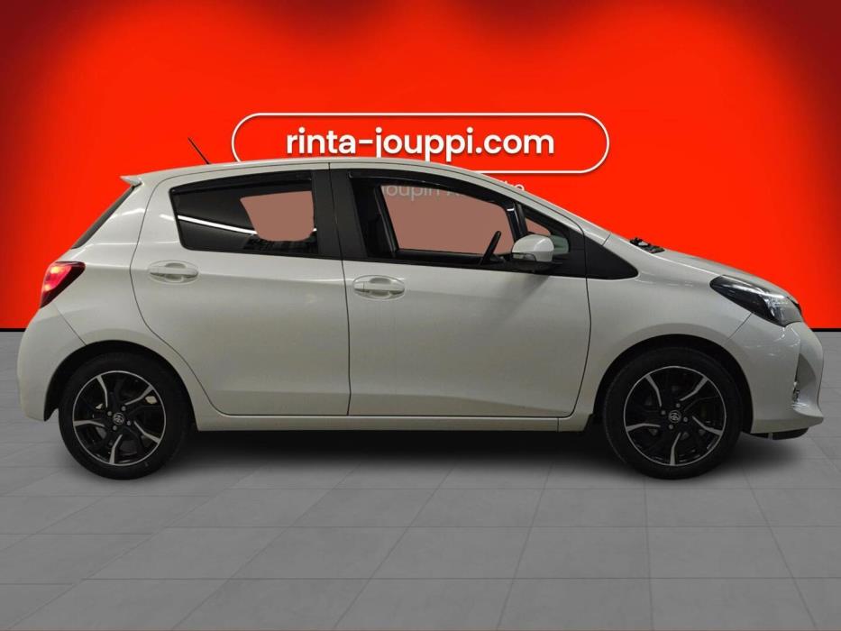 TOYOTA Yaris 2015