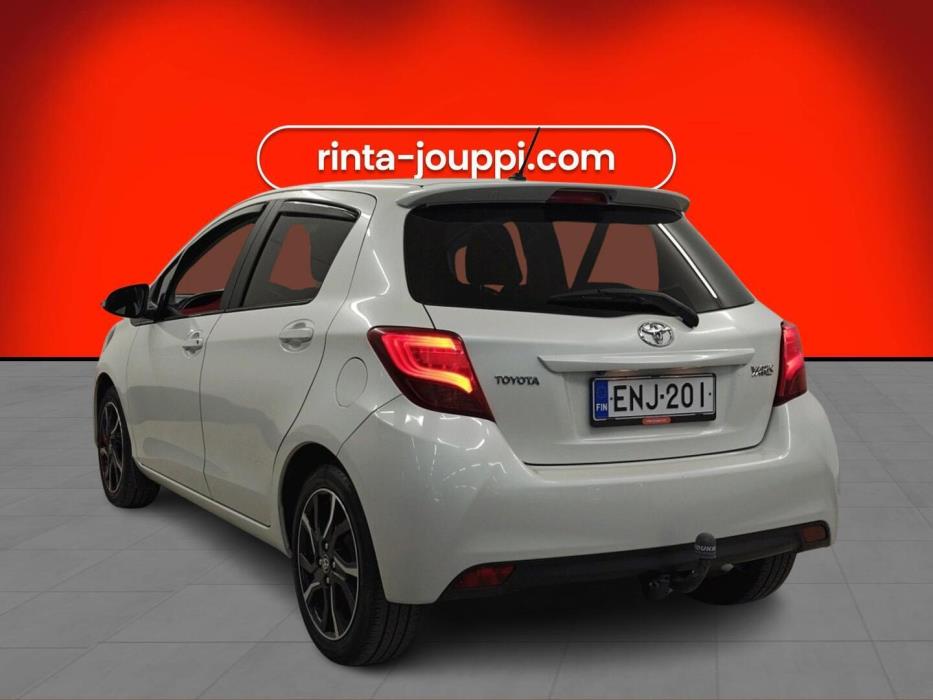 TOYOTA Yaris 2015