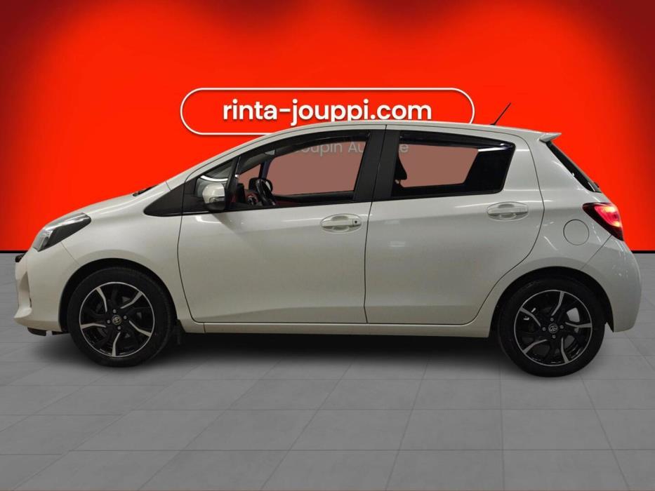 TOYOTA Yaris 2015