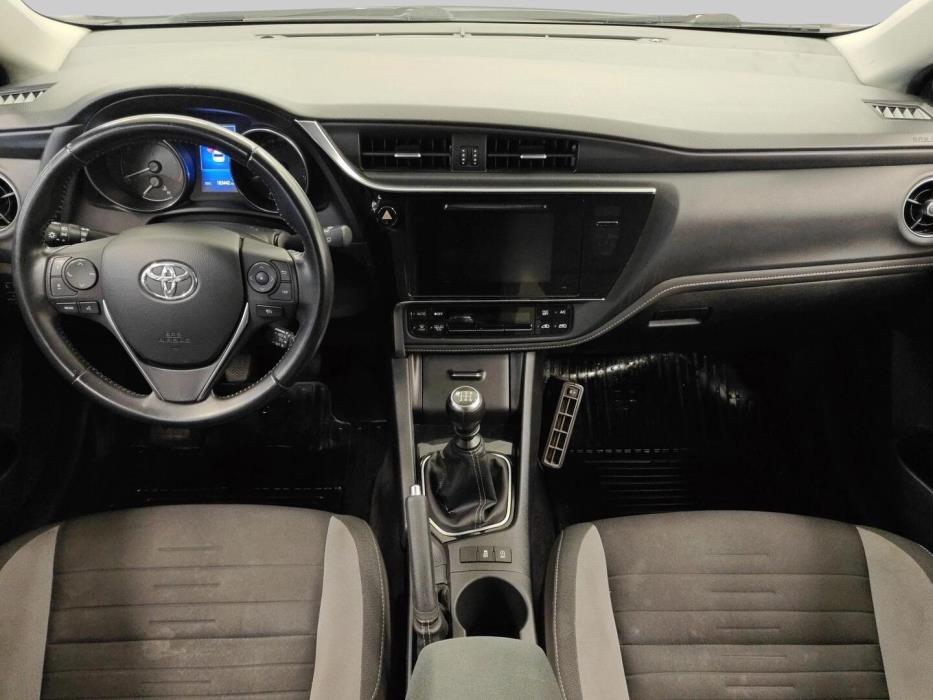 TOYOTA Auris 2016