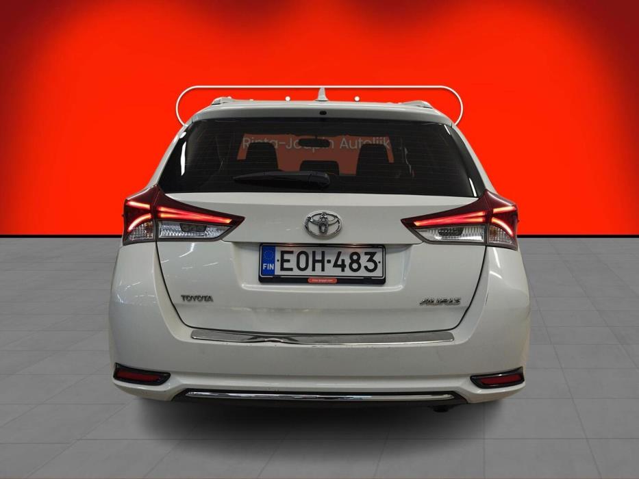 TOYOTA Auris 2016