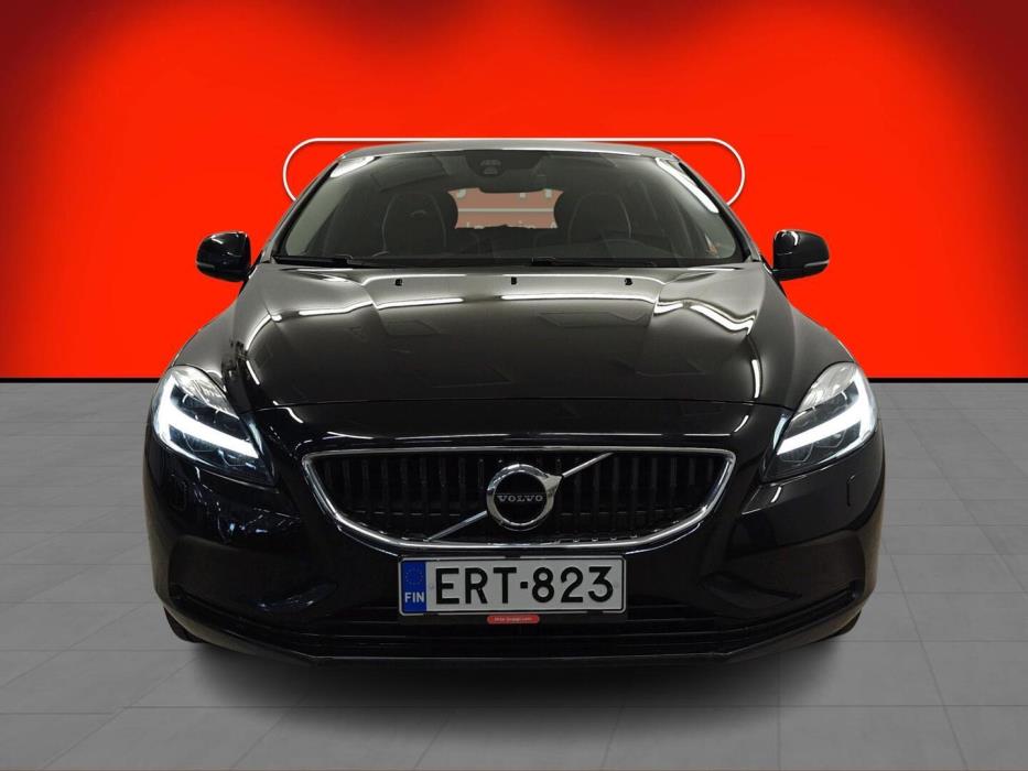 VOLVO V40 2019