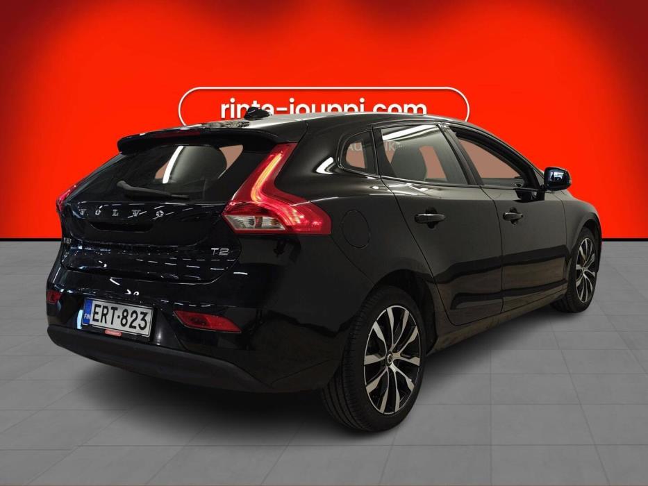 VOLVO V40 2019