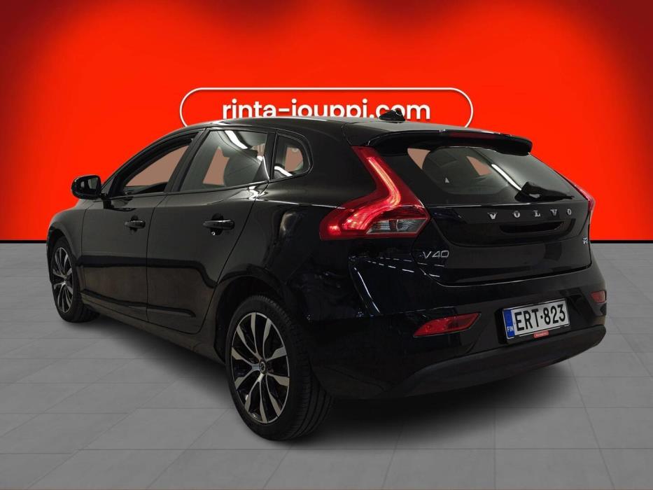 VOLVO V40 2019
