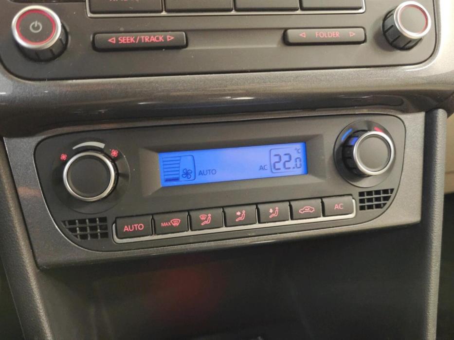 VOLKSWAGEN Polo 2010