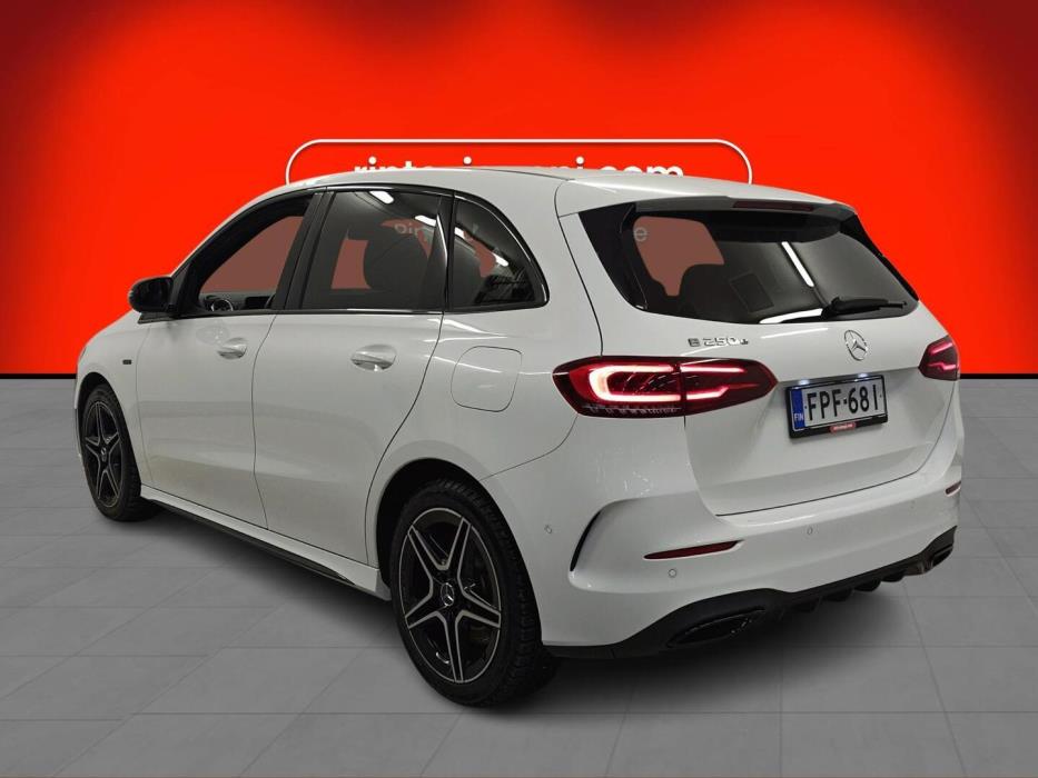 MERCEDES-BENZ B 2021