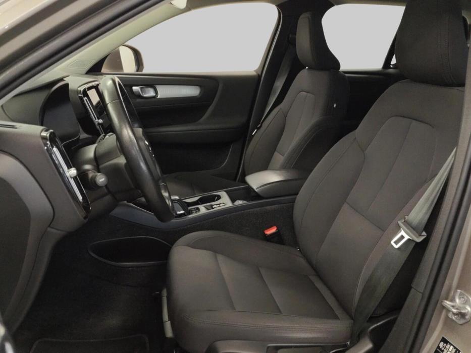 VOLVO XC40 2021