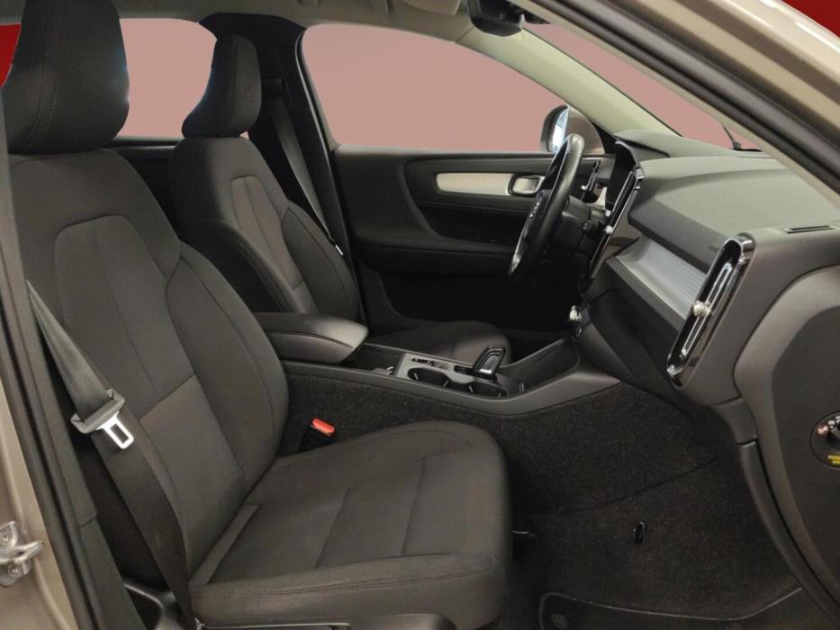 VOLVO XC40 2021