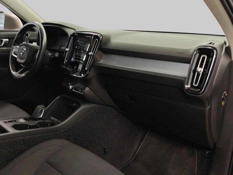 VOLVO XC40 2021