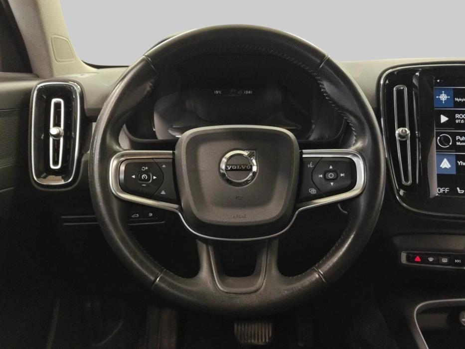 VOLVO XC40 2021