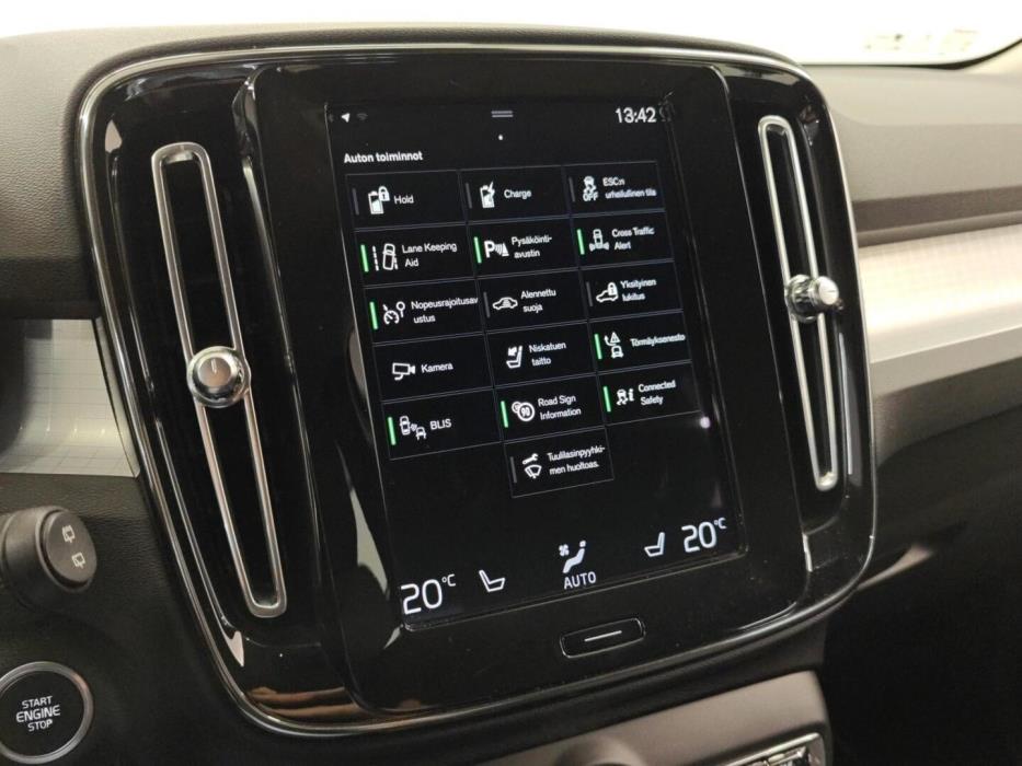 VOLVO XC40 2021