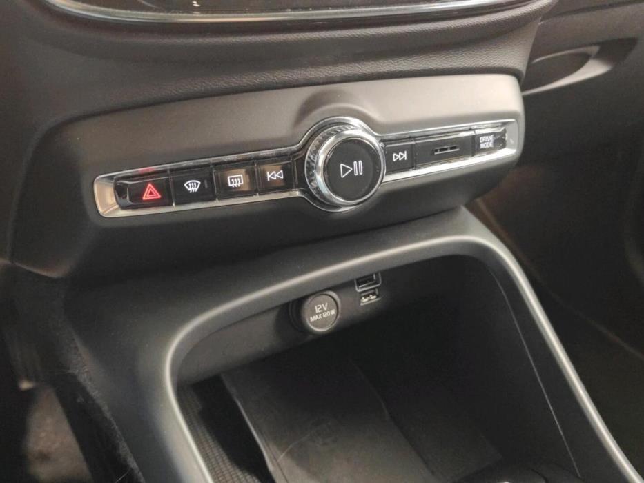 VOLVO XC40 2021