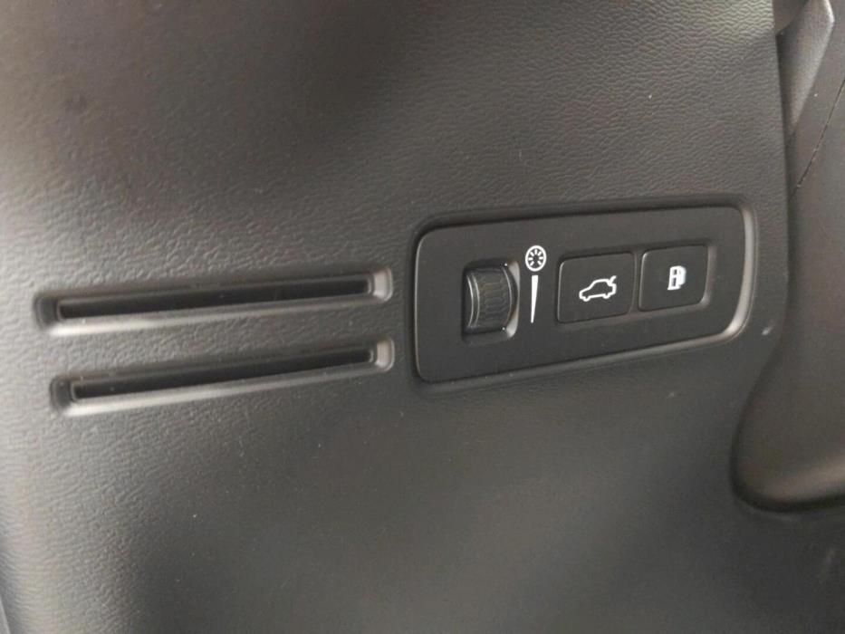 VOLVO XC40 2021