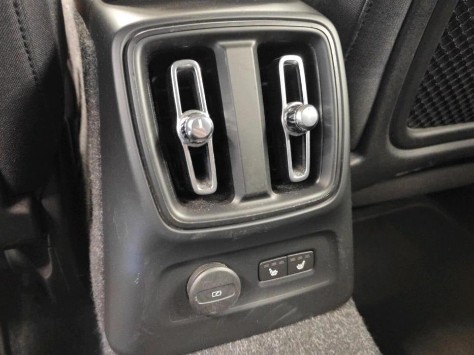 VOLVO XC40 2021