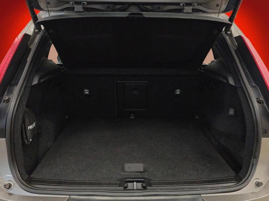 VOLVO XC40 2021