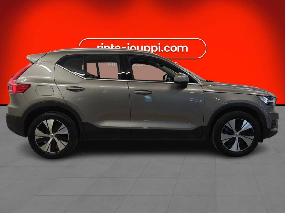 VOLVO XC40 2021