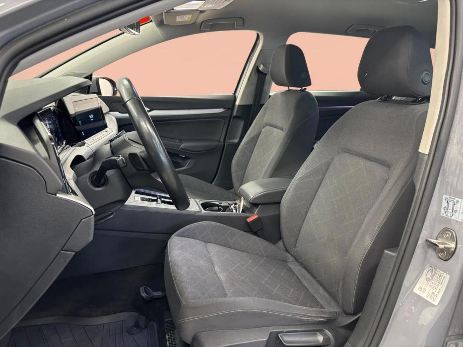 VOLKSWAGEN Golf 2023