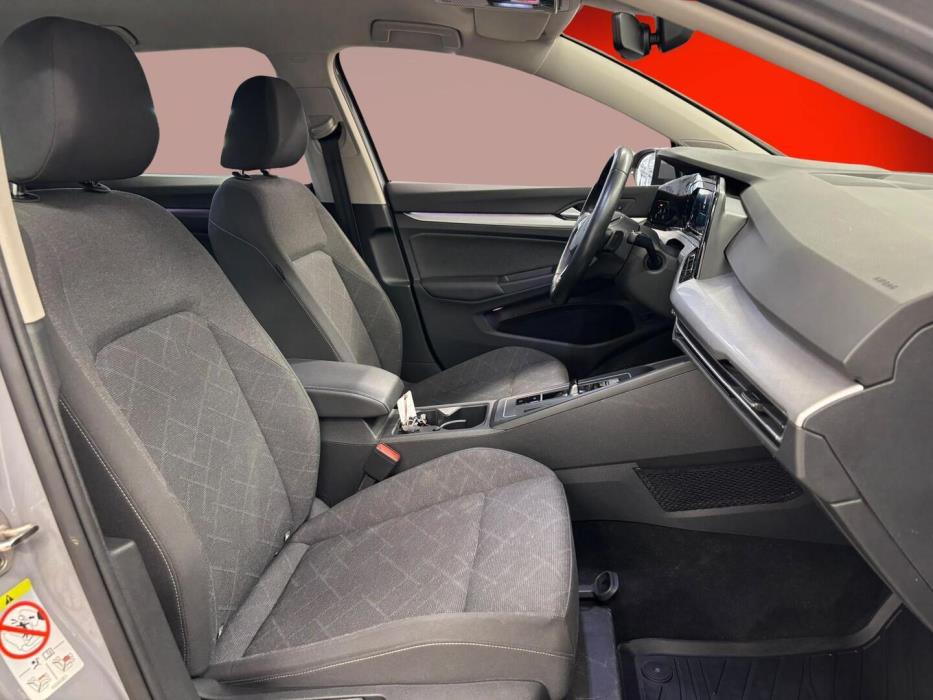VOLKSWAGEN Golf 2023