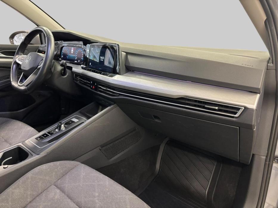 VOLKSWAGEN Golf 2023