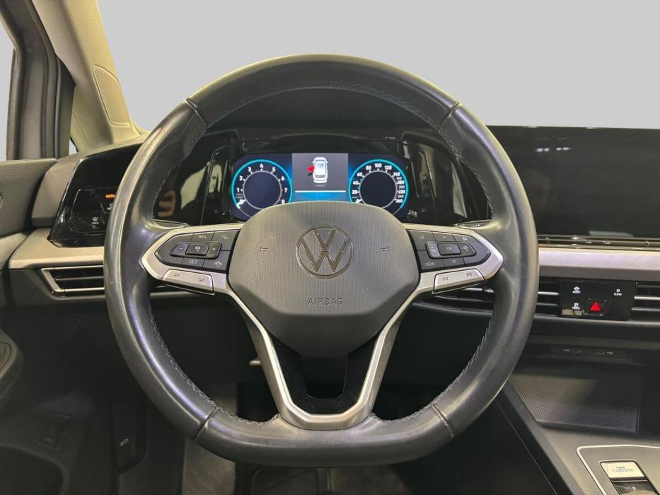 VOLKSWAGEN Golf 2023