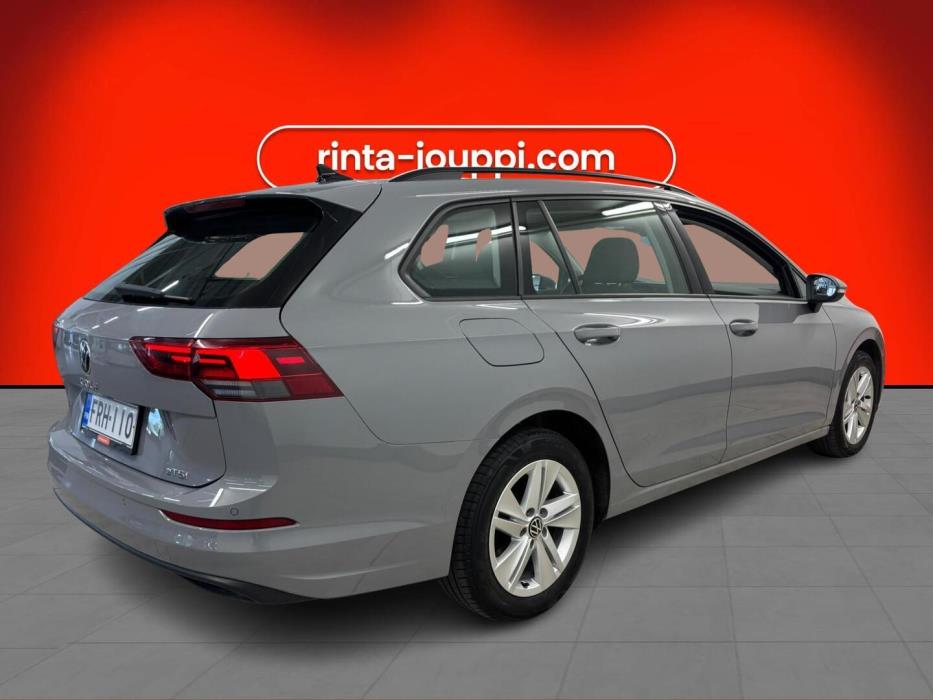 VOLKSWAGEN Golf 2023