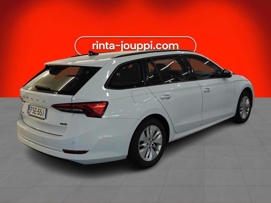 SKODA OCTAVIA 2023