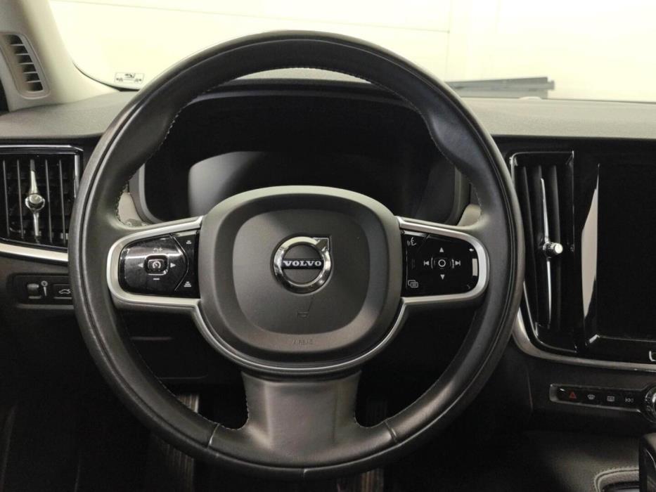VOLVO V90 2021