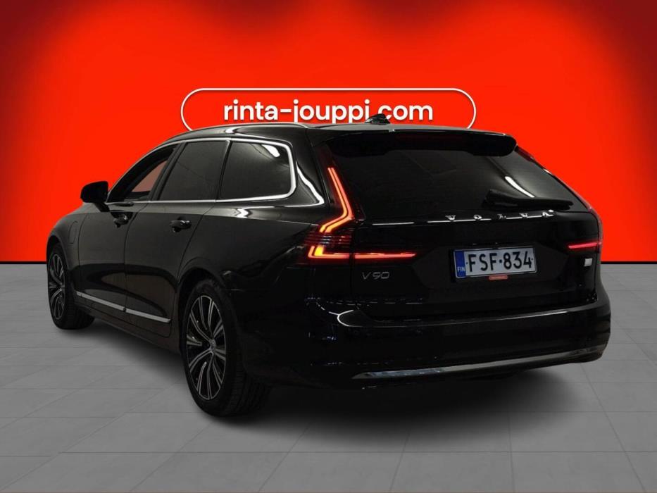 VOLVO V90 2021