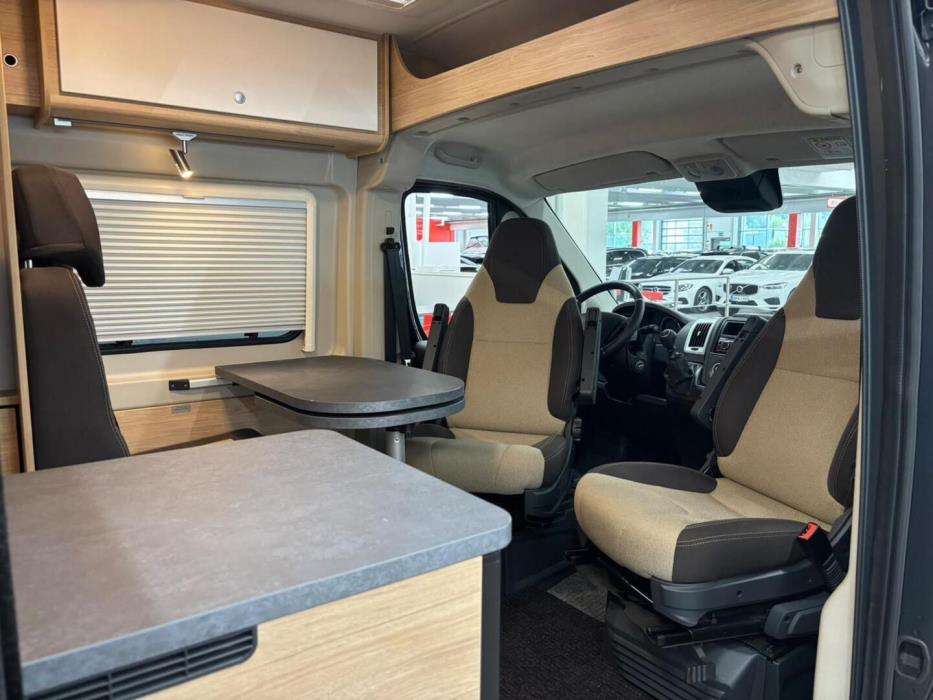 ROADCAR VAN R 600 2024