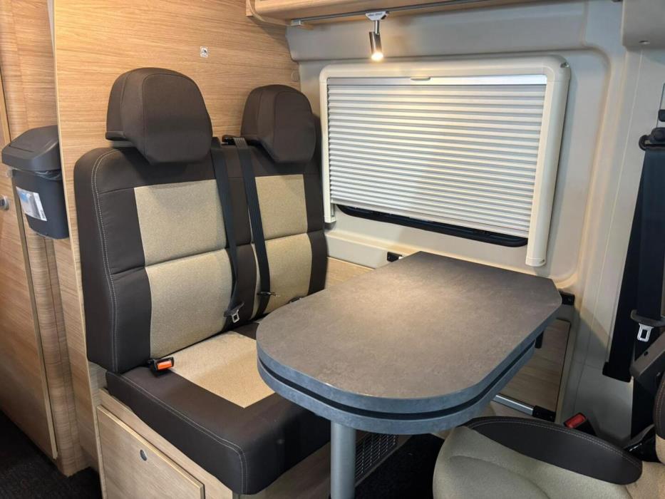 ROADCAR VAN R 600 2024