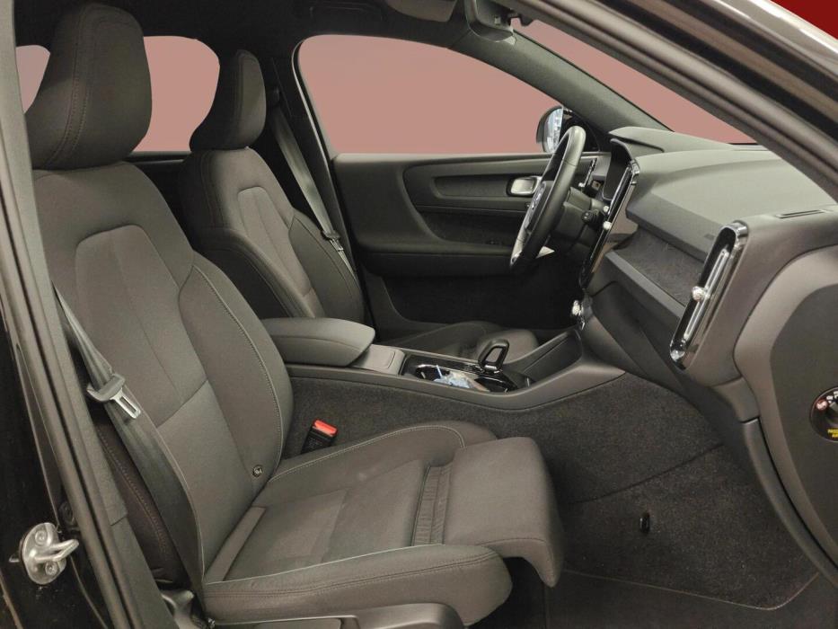 VOLVO XC40 2023