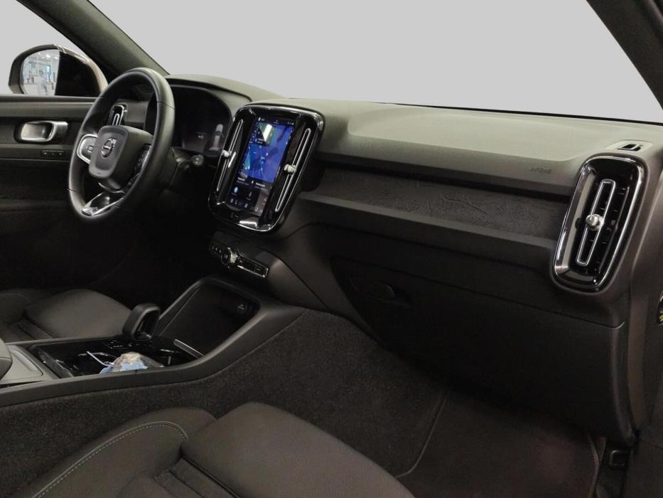 VOLVO XC40 2023