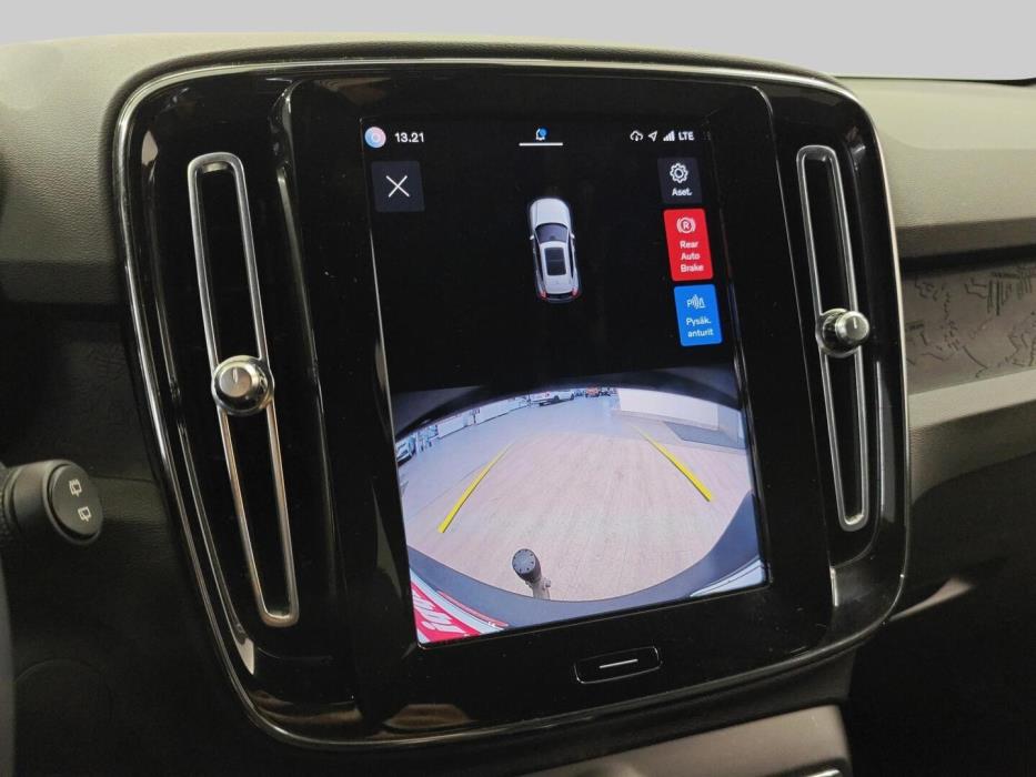 VOLVO XC40 2023