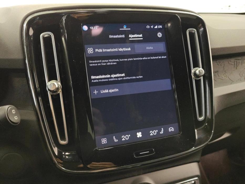 VOLVO XC40 2023