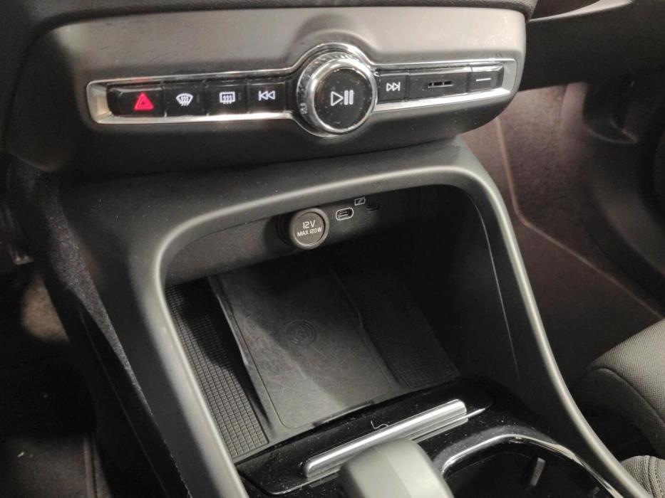 VOLVO XC40 2023