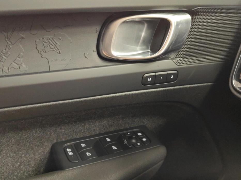 VOLVO XC40 2023