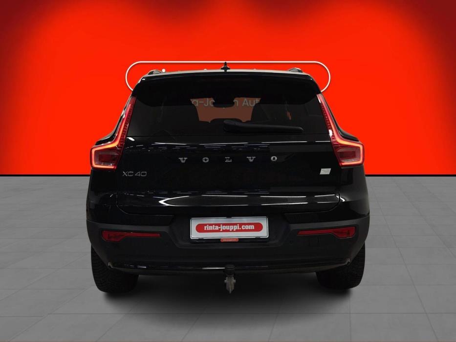 VOLVO XC40 2023