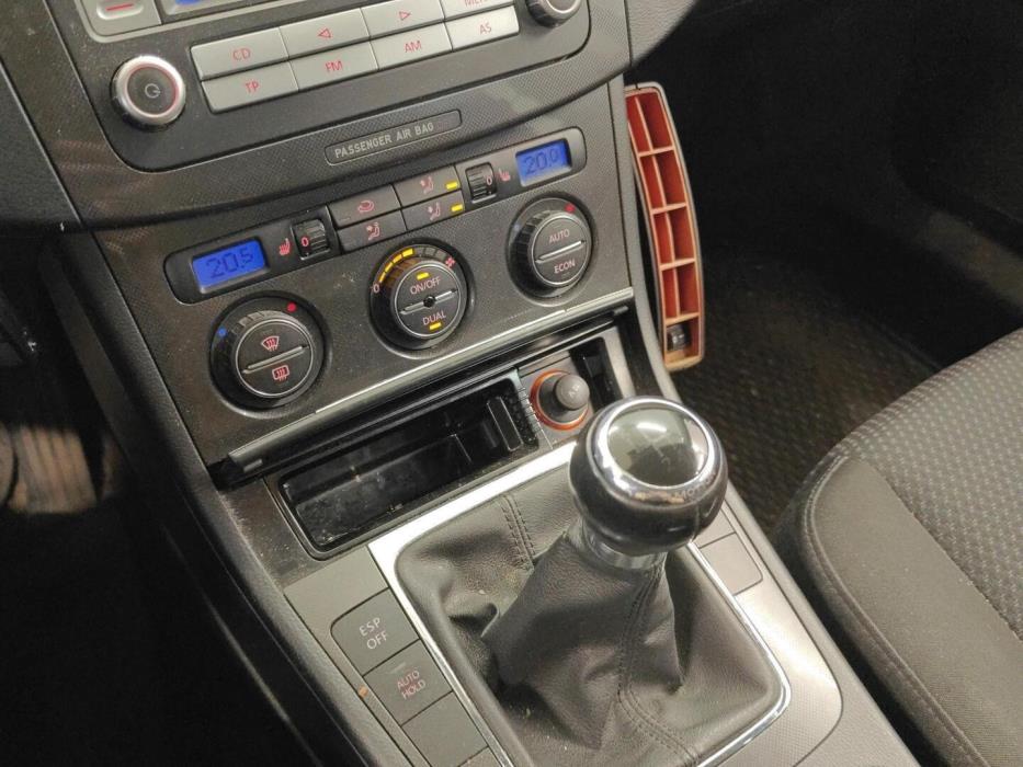 VOLKSWAGEN Passat 2006