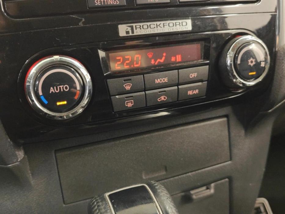 MITSUBISHI Pajero 2016