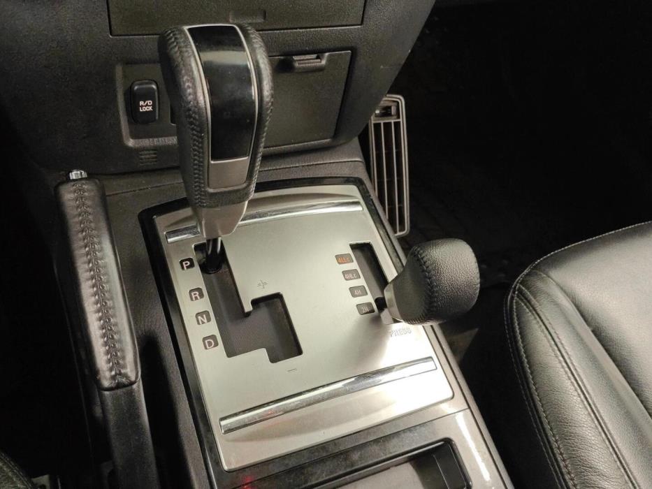 MITSUBISHI Pajero 2016