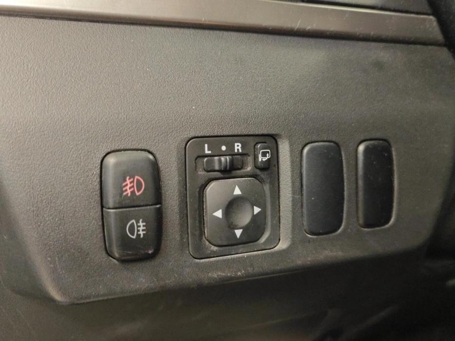 MITSUBISHI Pajero 2016